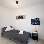 Business I 6 Einzelbetten I 2 Baeder I Smart Tv * אניגרלו